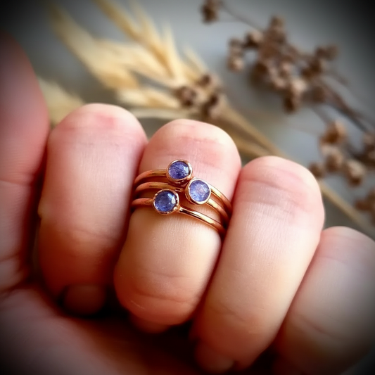 Tanzanite Ring – Hand Shot 4mm Scale