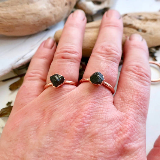 Raw Black Tourmaline Ring in Copper Setting for Protection - Blackbird & Sage Jewelry