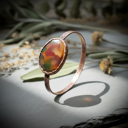 Agate bangle with the band closed into a full ring