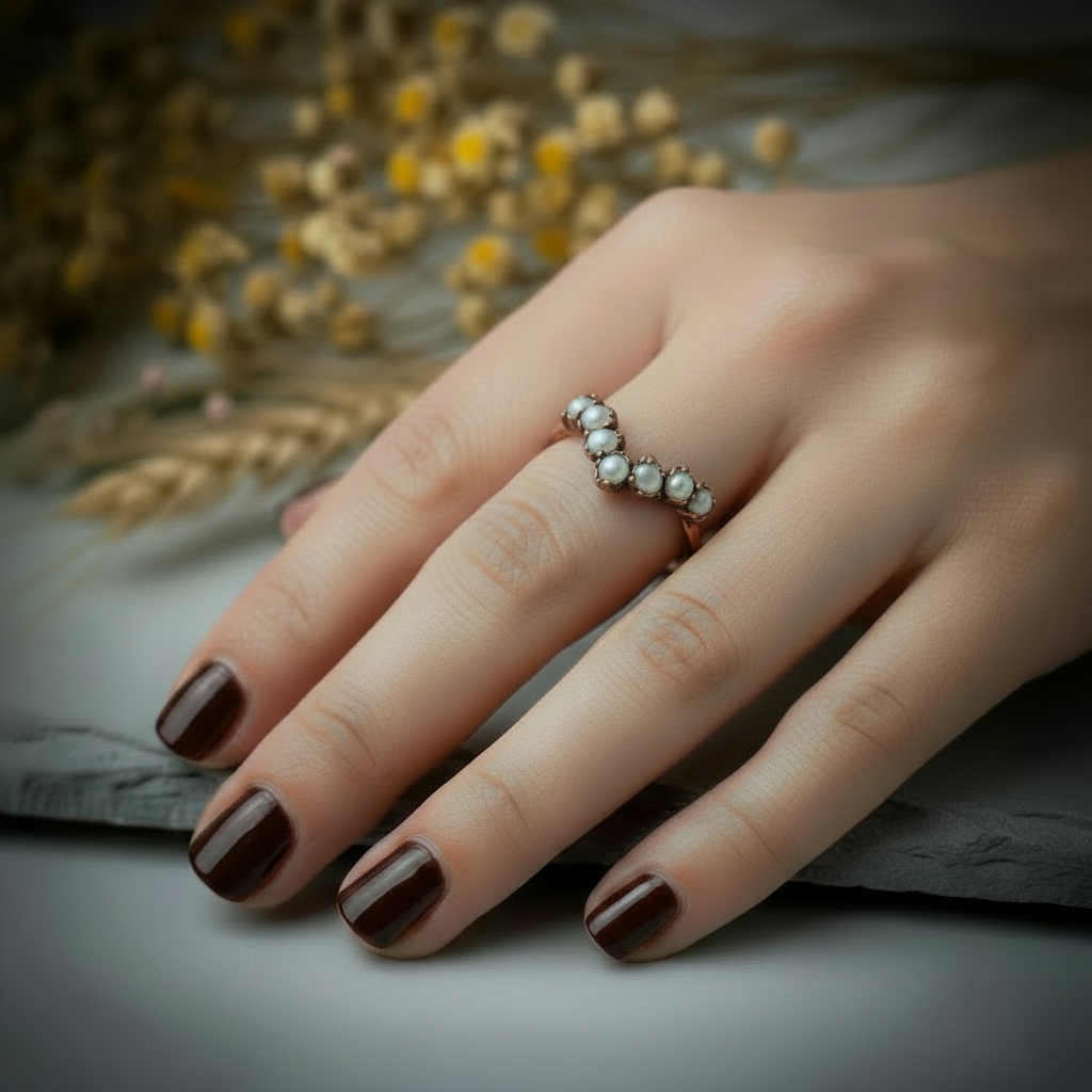 Pearl Chevron Hand Shot